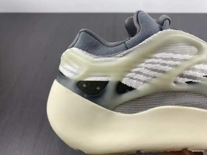 V3 Salt ID1674 700 Fade Yeezy Adidas 0514